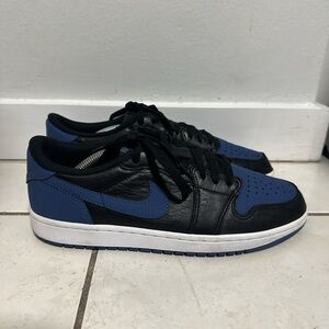 Black and Blue Sneakers with Suede Panels and Iconic Design